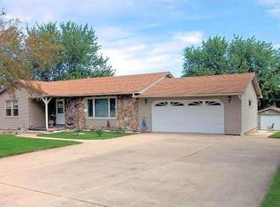 2359 Eagle Dr, Freeport, IL 61032