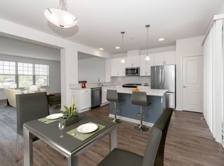 21599 W Field Ct #21579, Barrington, IL 60010