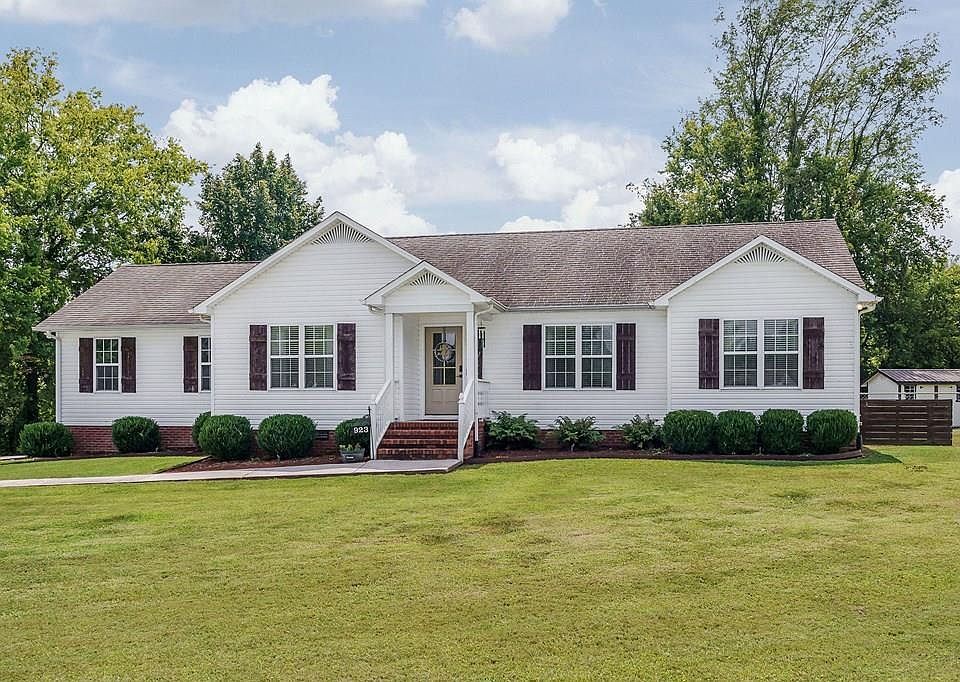 1st image of 923 Faye Dr