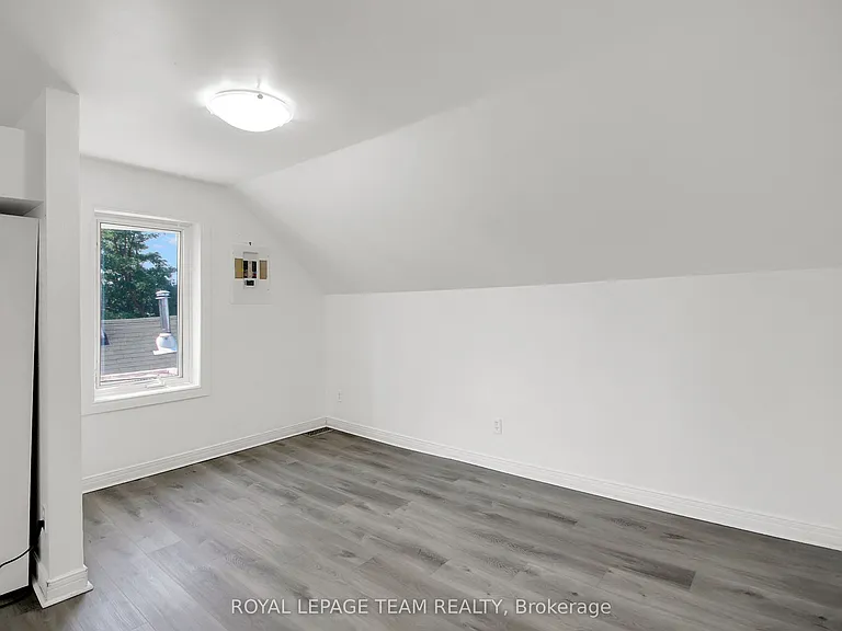 4 Eccles St #5 — Photo 15