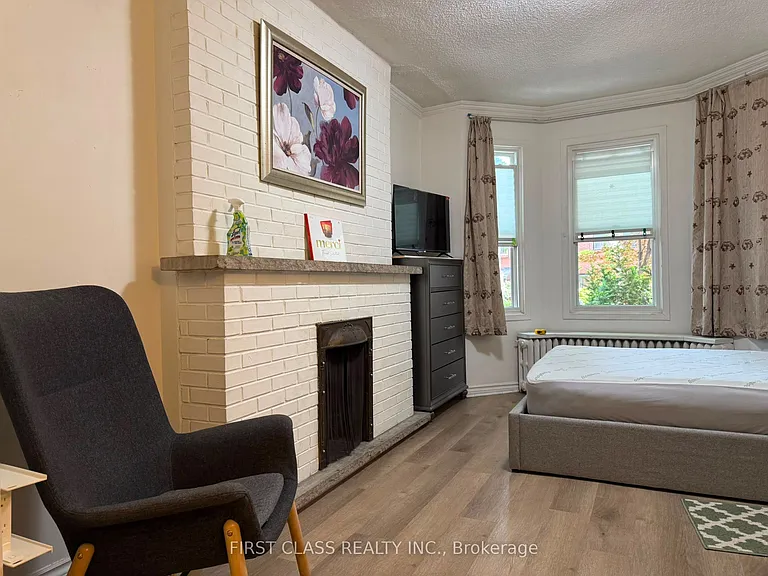366 Lippincott St #1A — Photo 8