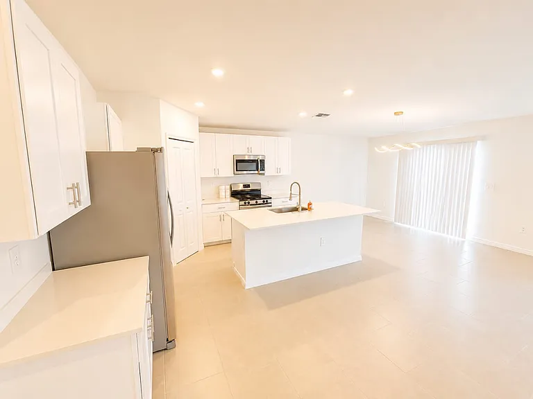 17240 Cantu Ct — Photo 37