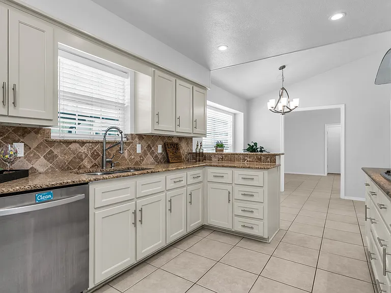 7233 Rustic Valley Dr — Photo 2