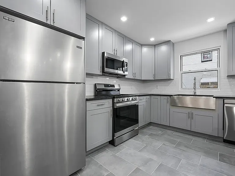 220th Pl — Photo 5