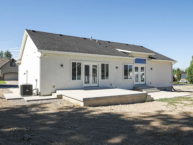251 E 1280 N — Photo 42