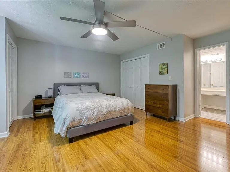 1445 Oakridge Cir — Photo 15
