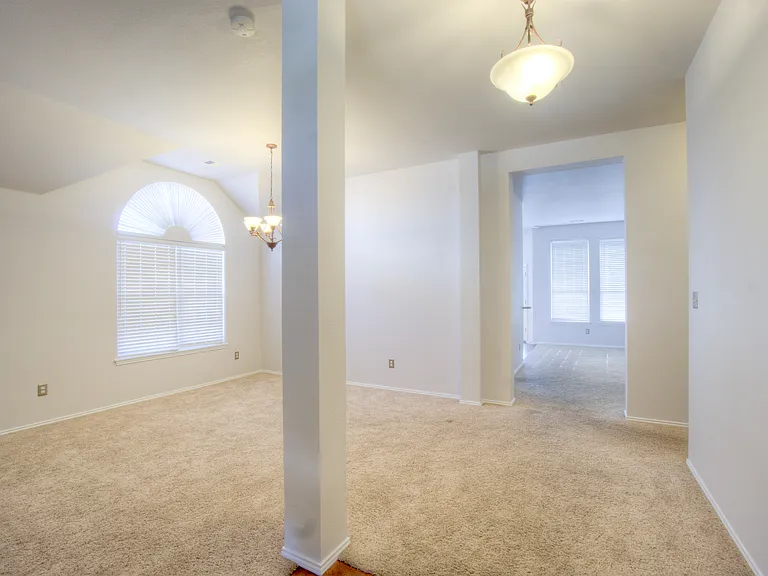 4909 Clove Ct — Photo 2