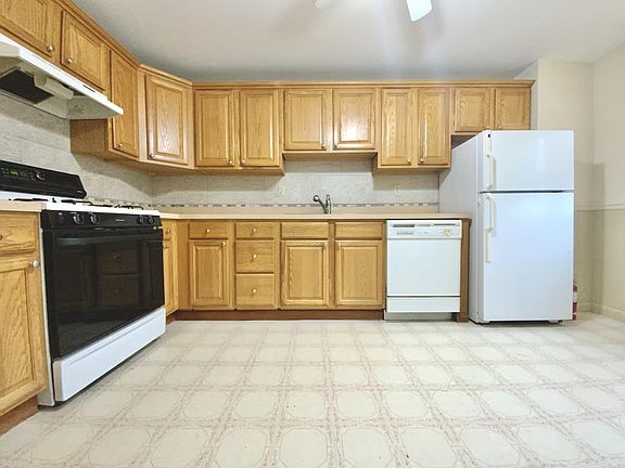 3rd image of 2511 E Thompson St #2R