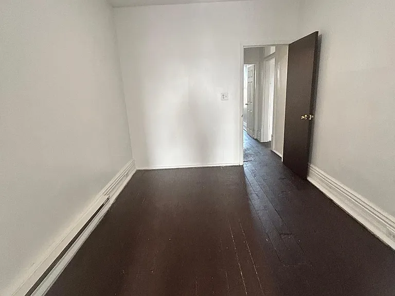 164 Charlotte St #6 — Photo 3