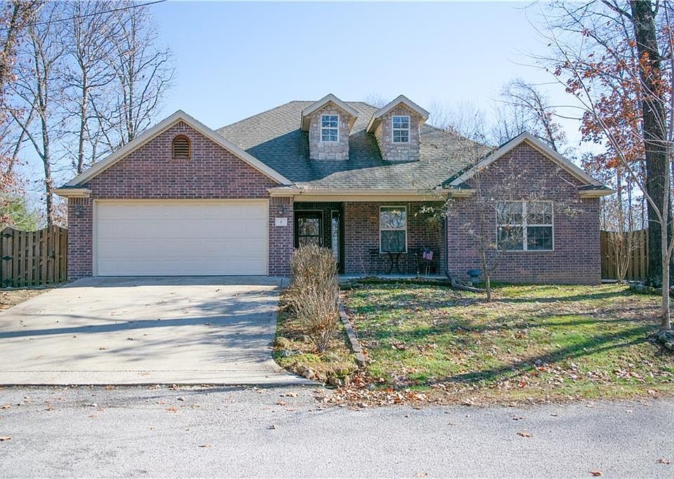 1st image of 3 Buckland Ln