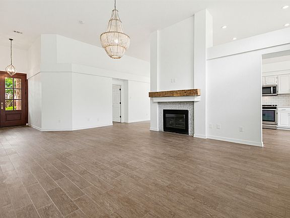 3rd image of 5718 Willowbrook Dr