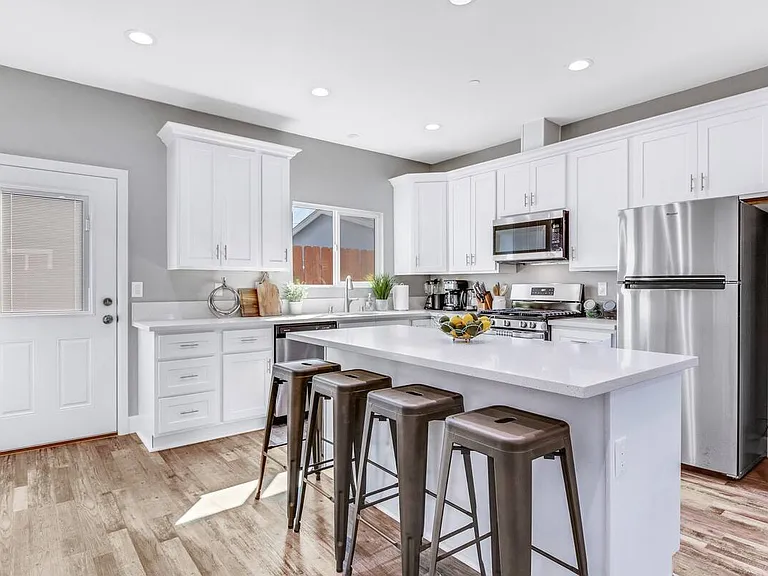14415 Pontlavoy Ave — Photo 2