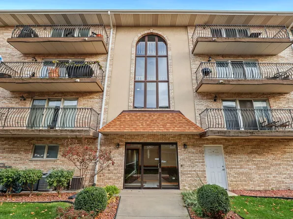 6248 S Gullikson Rd APT 4F, Chicago, IL 60638