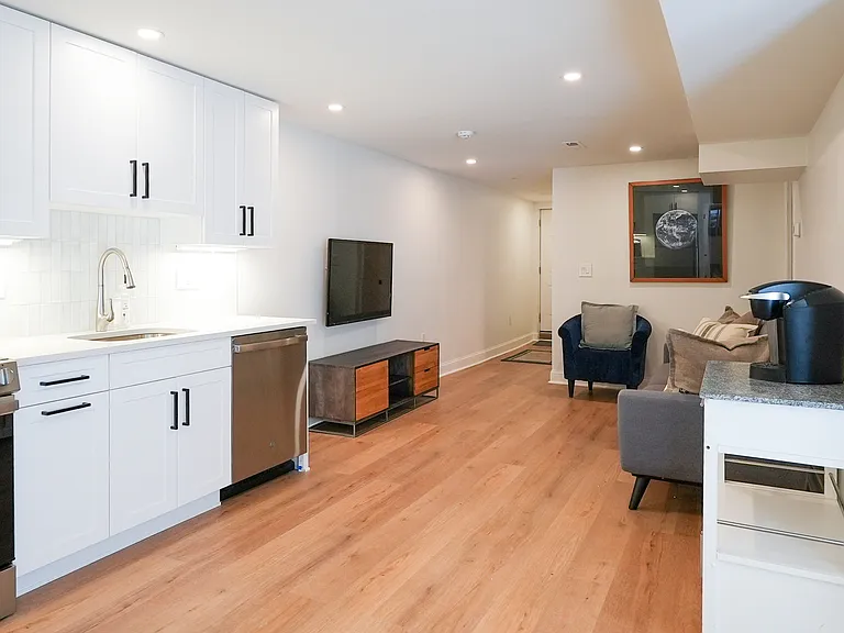 1622 Lamont St NW #1 — Photo 3