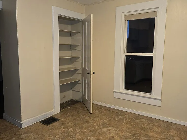 520 E Rose St — Photo 7
