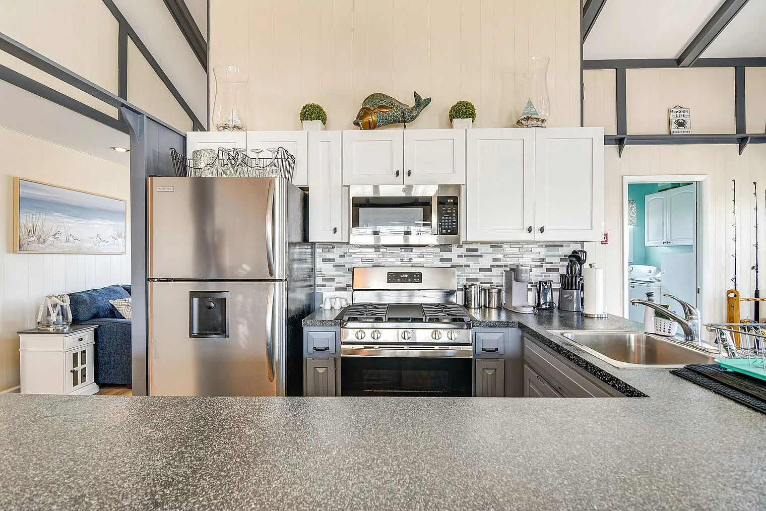 2 bed, 2.0 bath, 1345 sqft, $4,276 — Photo 3