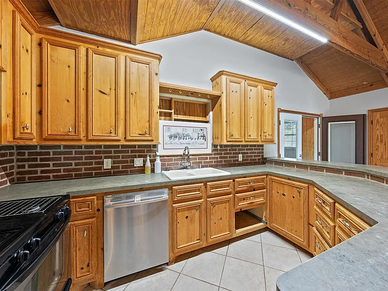 714 Shawnee Dr — Photo 11