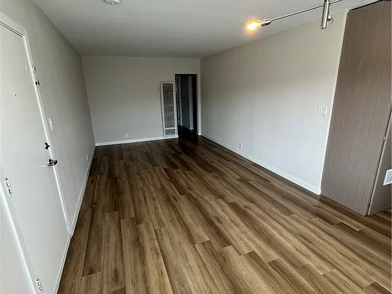 2118 Manhattan Beach Blvd #C — Photo 4