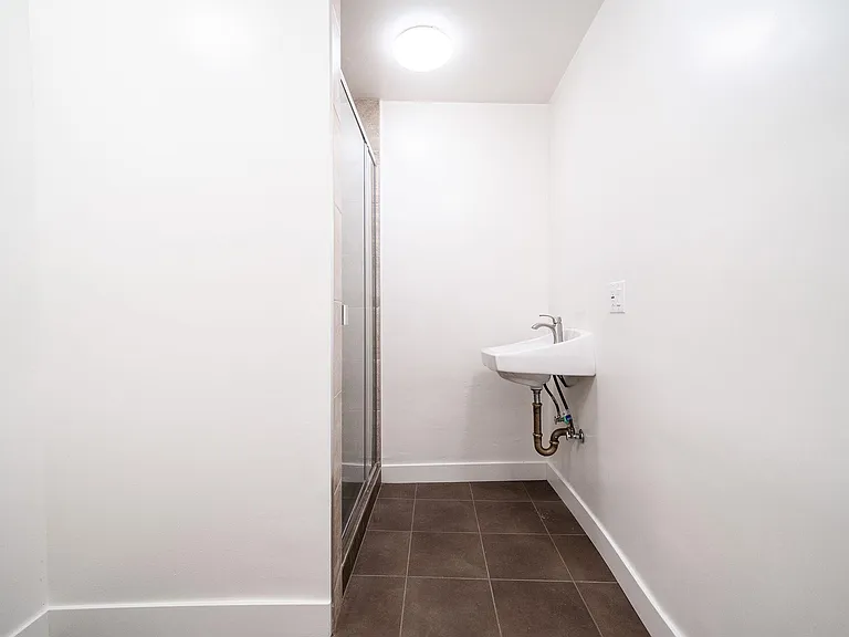 1011 San Julian St #203 — Photo 33