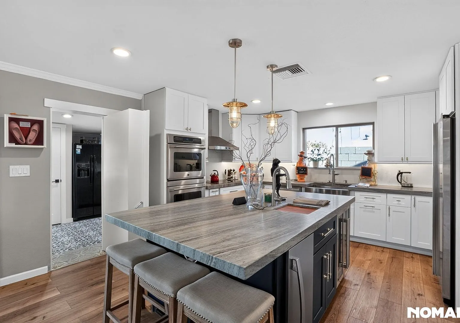Beautifully decorated and well appointed four bedroom two bath home in a quiet and safe neighborh... — Photo 3