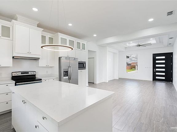 3rd image of 529 Country Club Dr