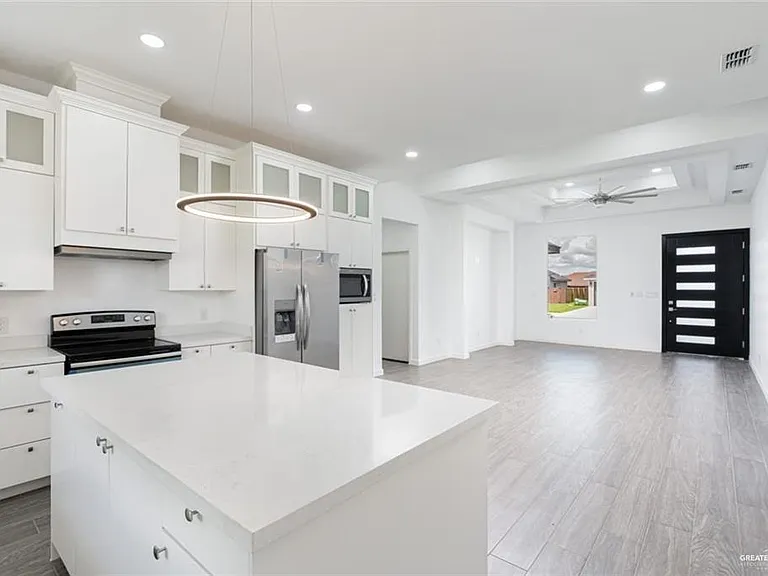 529 Country Club Dr — Photo 3