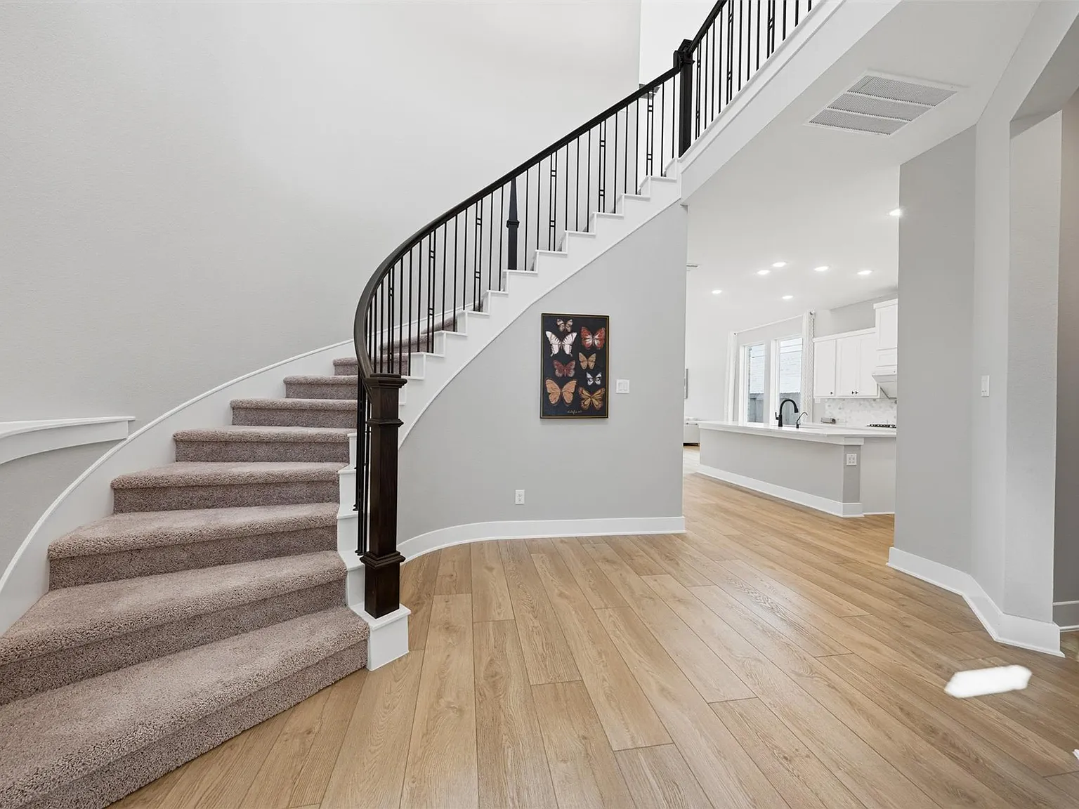 4 bed, 3.0 bath, 2915 sqft, $3,500 — Photo 3