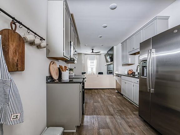 3rd image of 3254 Hamlet Dr #19