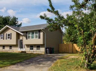 11 Greening Ln, Warwick, RI 02889