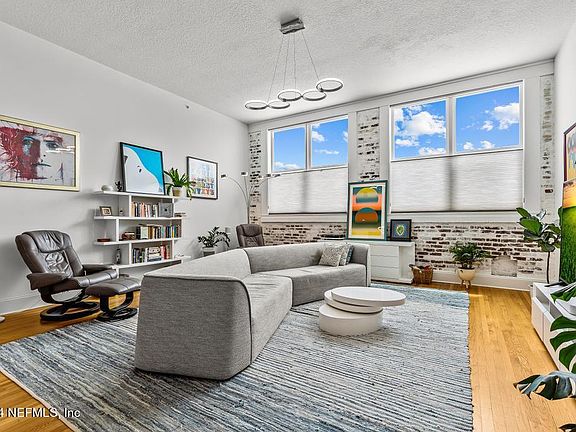 2nd image of 2525 COLLEGE Street #1305