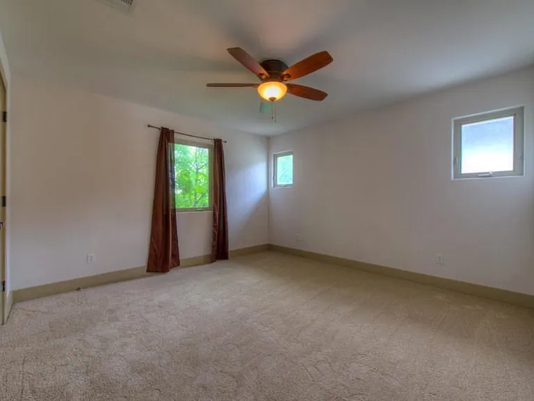 605 Peacock Ln #C — Photo 11