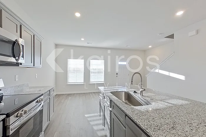 2191 Banyan Cir — Photo 8