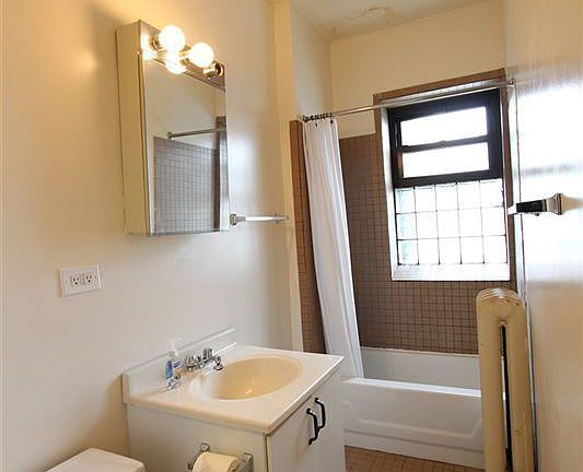 5th image of 4307 N Lincoln Ave APT 3B