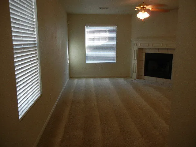 Gorgeous 2 story home — Photo 3