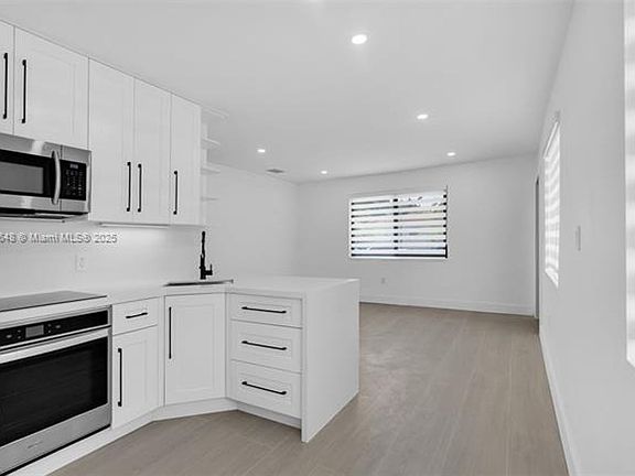 5th image of 1293 SW 22nd Ave #Townhouse 1293