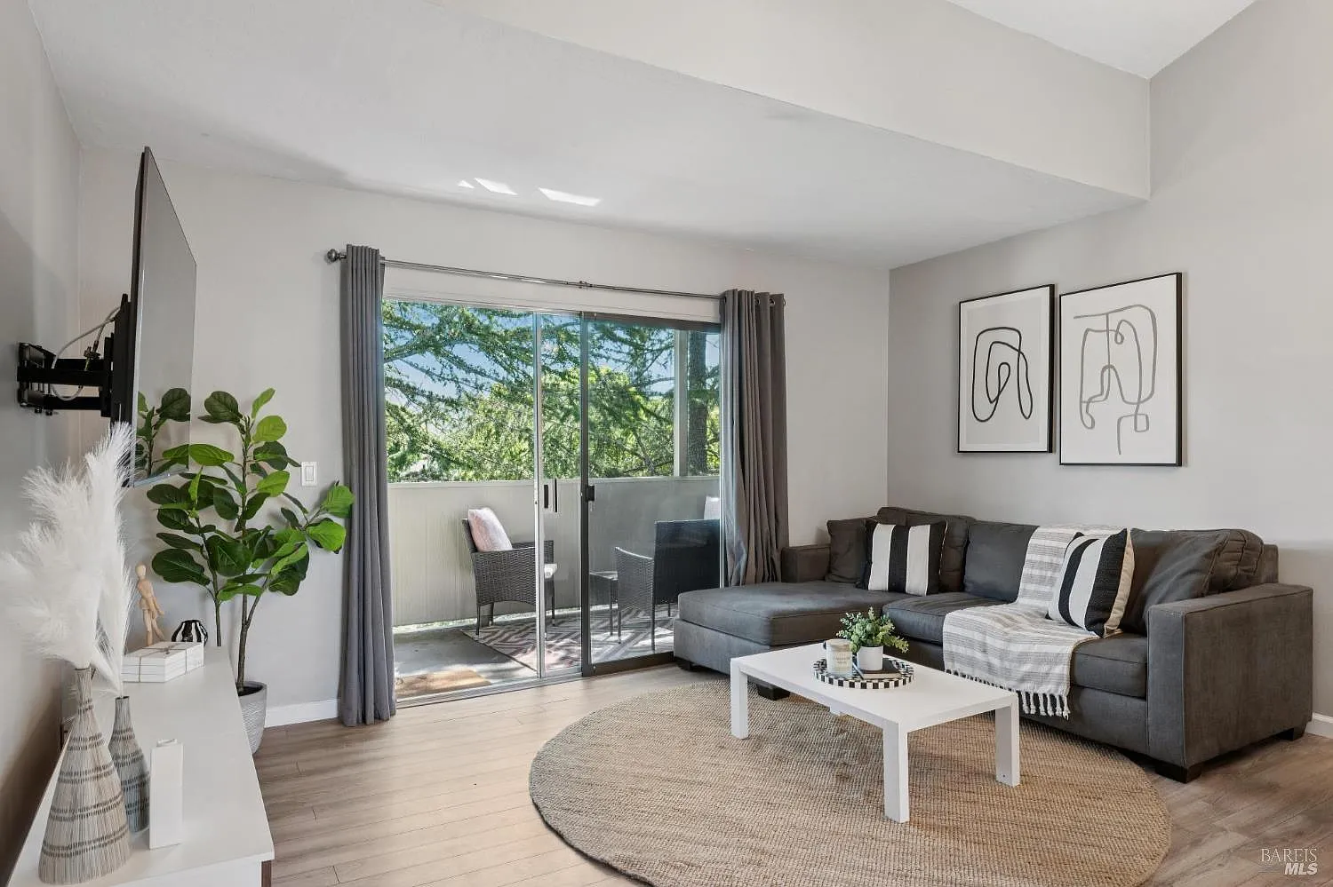 1453 Neotomas Avenue #304 photo 1