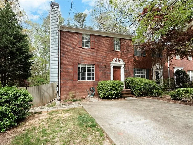 635 Anderson Walk — Photo 2
