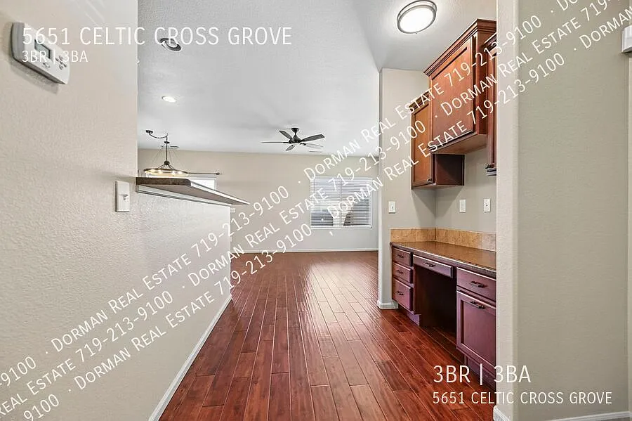 Newer Townhome in Dublin Commons! — Photo 4
