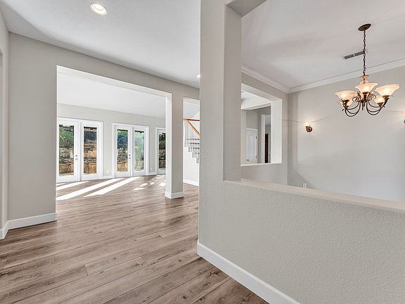 4th image of 16 Pinewood Pl