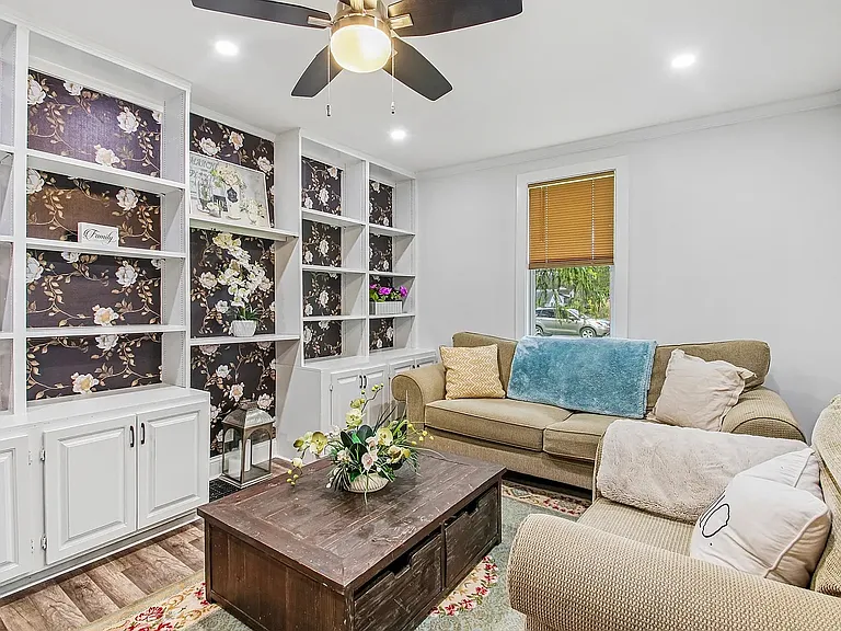 312 Howland Ave — Photo 4