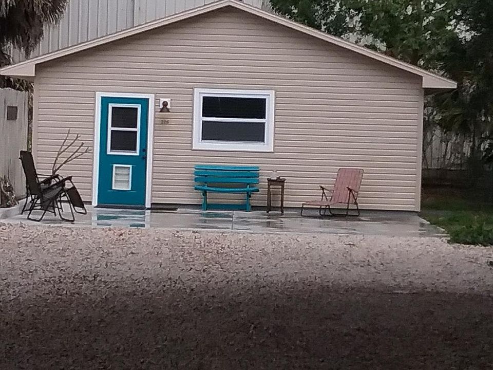 1st image of 216 Evergreen Dr #216