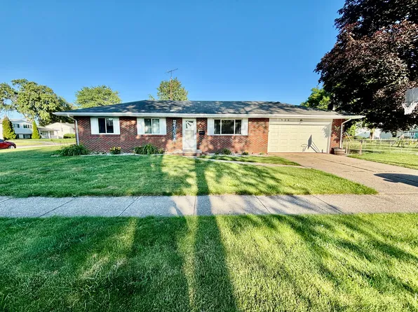 326 Pepperton Dr, Oregon, OH 43616