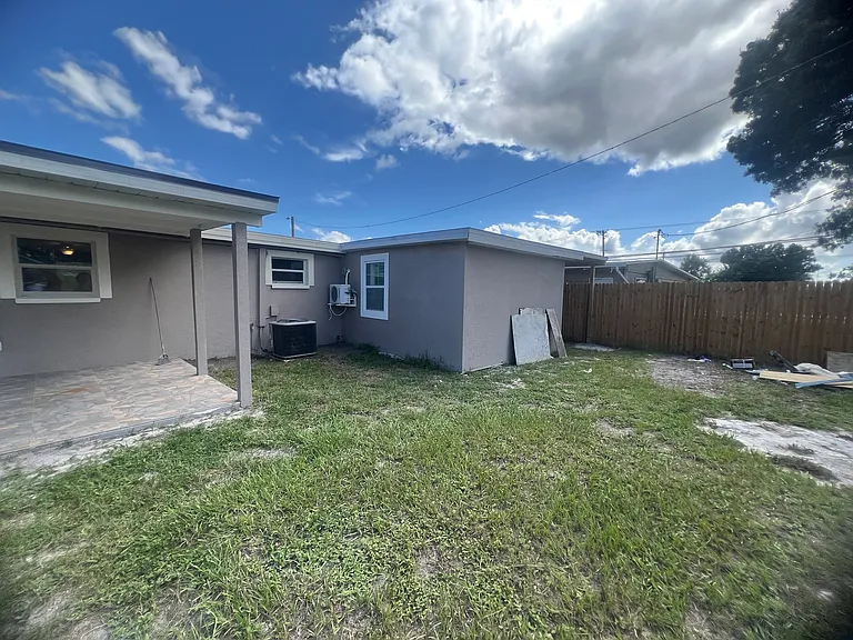 1804 Cadillac Cir — Photo 15