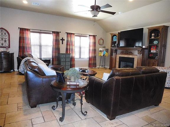 3rd image of 1417 Monarch Dr