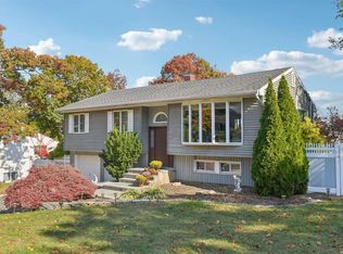 21 Greenwich Rd, Smithtown, NY 11787