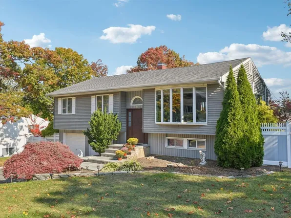 21 Greenwich Road, Smithtown, NY 11787
