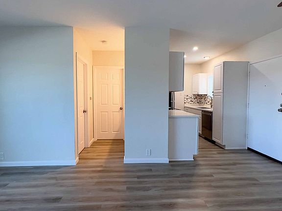 5th image of 4526-2C Illinois St