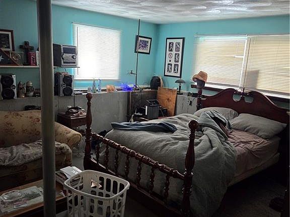 4th image of 32 Longfellow Dr