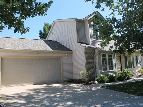 8739 Robinwood Ter, Macedonia, OH 44056