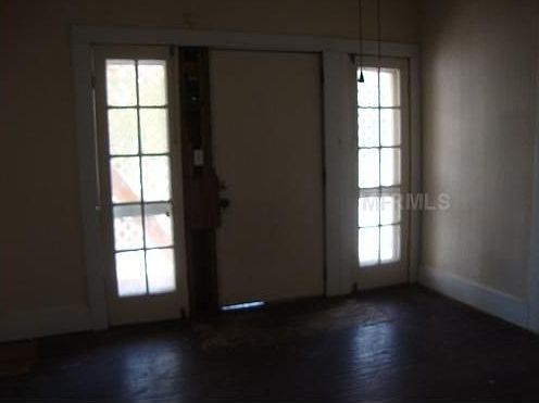 5th image of 621 E Cypress St
